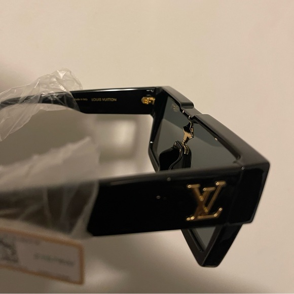 Louis Vuitton Cyclone Sunglasses - Picture 2 of 7